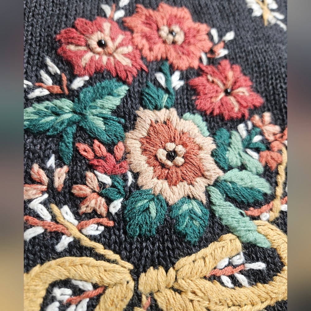 Vintage Sweater Vest Margules Large Floral Bouquet Needlepoint Embroidery - Picture 5 of 13